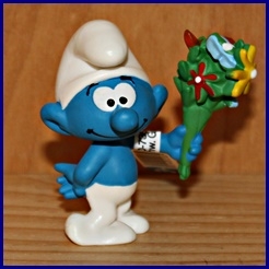 Schtroumpf avec bouquet de fleurs