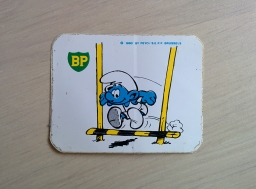 Autocollant BP - Schtroumpf qui saute une haie