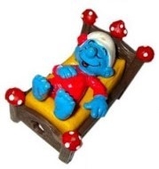 Schtroumpf dormeur dans son lit