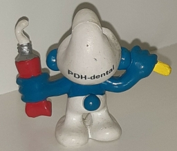 Schtroumpf avec brosse à dents et dentifrice