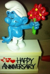 Schtroumpf amoureux avec fleurs