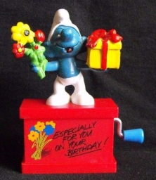 Schtroumpf avec cadeau et fleurs