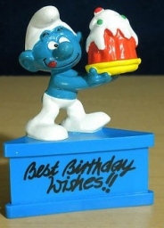 Schtroumpf gourmand avec gâteau