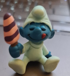 Bébé Schtroumpf avec glace