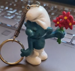 Schtroumpf amoureux avec fleurs