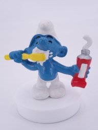 Schtroumpf avec brosse à dents et dentifrice