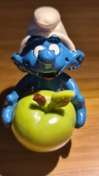 Schtroumpf avec pomme